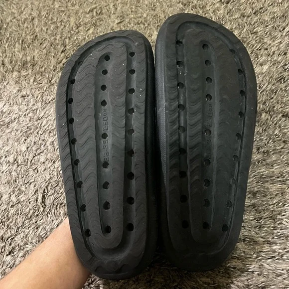 Pillow Slides - Picture 2 of 5